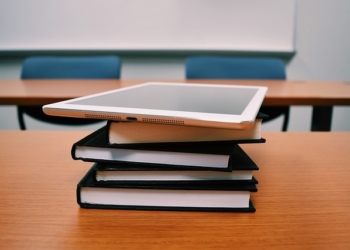 Šest udžbenika za srednje škole biće stopirano zbog LGBT