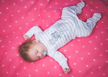 Kako da beba spava duže i kvalitetnije?