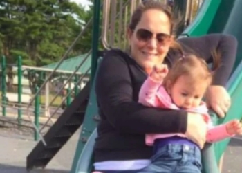 Mama objavila fotografiju kako je njena kćerka polomila nogu na toboganu kao upozorenje drugim roditeljima