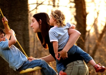 Devet stvari koje mame treba da prestanu da govore sebi