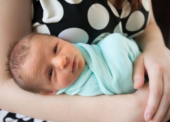 Đukić Dejanović: Uvredljivo niske naknade za porodilje biće uvećane, a ovo su njihova prava