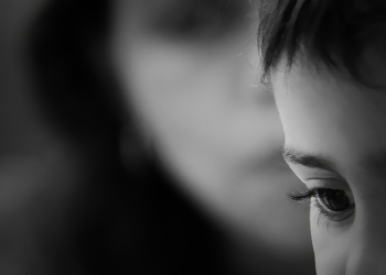 Kada će dečaci ući u pubertet – zavisi od majke