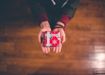 Šta pokloniti detetu za prvi rođendan?