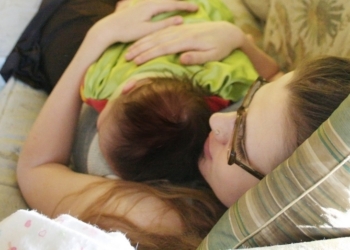 Kako roditelji širom sveta uspavljuju bebe