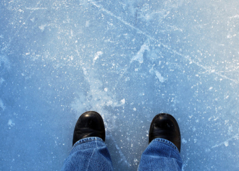 Oprez, klizavo je! Kako da izbegnete pad na ledu