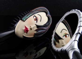 Pogledajmo se u ogledalu – ipak je i do nas