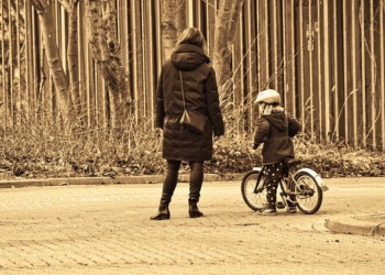 Deca roditelja koji ostave duvan od grada dobijaju bicikl na poklon