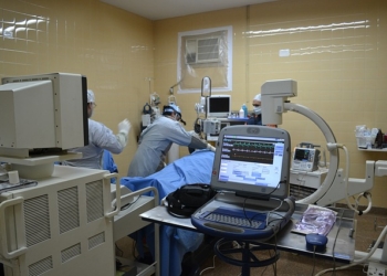 Srpski lekar pomoću robota presadio matericu!