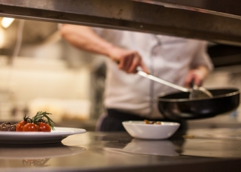 Nisam „srećnica“ zato što moj suprug kuva i posprema