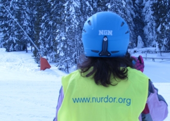 Mladi lečeni od malignih bolesti uče da skijaju na Kopaoniku