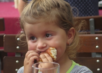 Ne terajte decu da pojedu sve iz tanjira