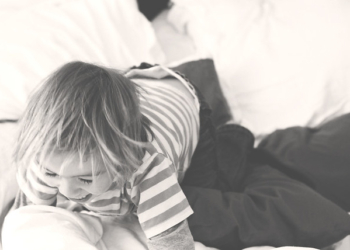 Kako se igrati sa decom posle posla kada ste umorni ili „horizontalno roditeljstvo“