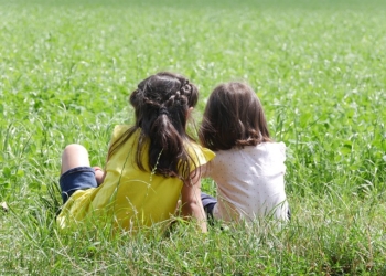 Opisna pohvala – najmoćnija strategija za motivisanje dece da sarađuju