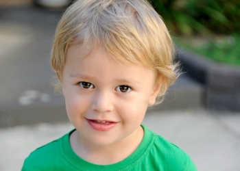 Zašto devojčice “bolje slušaju” i ranije progovore