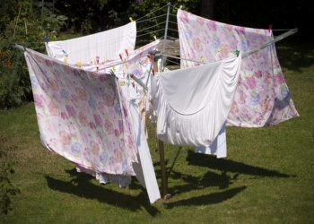 Leti važe drugačija pravila: Koliko često perete posteljinu?