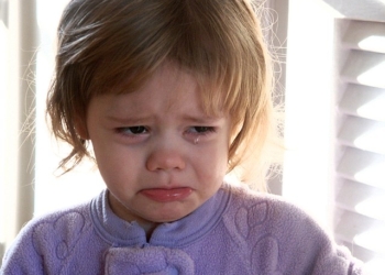 Moje dete plače bez razloga, šta da (mu) radim