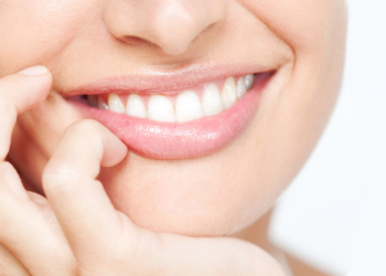 Kako izbeći suve i ispucale usne u hladnim danima