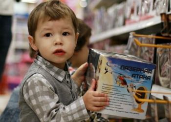 Upozorenje roditeljima: Budite oprezni sa malim baterijama u igračkama