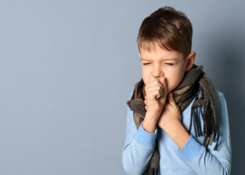 Kašalj – kako pomoći detetu prirodnim sirupom