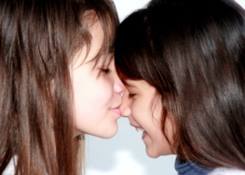 10 razloga zašto je dobro imati stariju sestru