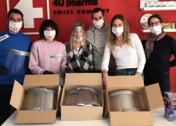 4U pharma pomaže zdravstvenim radnicama ručno izrađujući zaštitne vizire