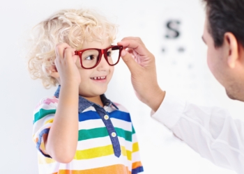 Dečiji oftamolog otkriva da li je širenje zenica kod deteta štetno po zdravlje