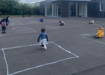 Fotografije dece koja su se vratila u školu su pretužne