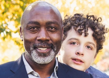 Čovek koji je usvojio tinejdžera pružio je dom još jednom detetu u vreme pandemije