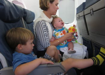 Da li znate zašto bebe plaču u avionu
