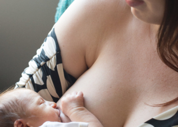 Porodilje zabrinute: Može li korona da se javi u mleku zaražene majke?