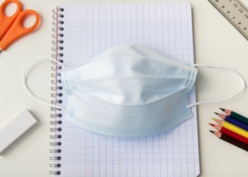 Nastava na daljinu u (ne)realnom vremenu