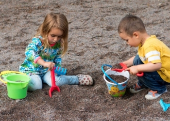 Prljanje u dečijim igrama: da li je 3. godina granica za sve