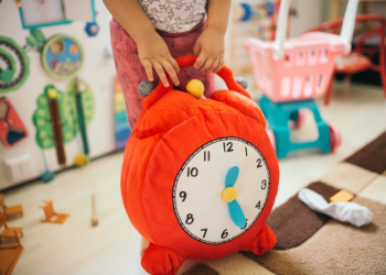 Kako naučiti dete da gleda na sat?