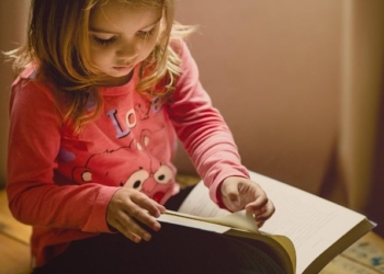Kada je pravo vreme da kupite svom detetu prvu knjigu