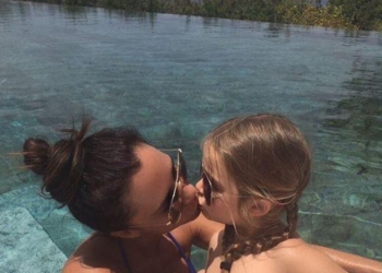 Neki roditelji ljube decu u usta, psiholog otkriva zašto to ne treba da rade