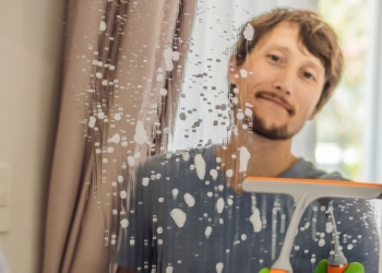 Zar ti ne smeta što tvoja žena ne drži kuću čistijom?