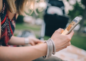 „Šereting“ – kako da vaša deca „prežive vaše roditeljstvo na društvenim mrežama