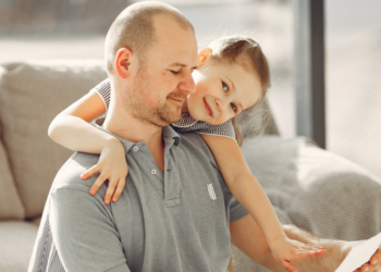 Kako roditeljska nežnost oblikuje sreću deteta za čitav život