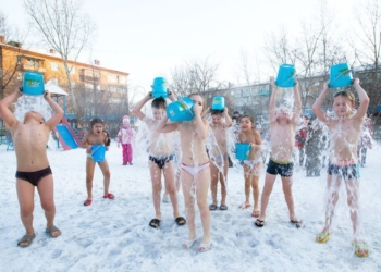 Iz vrtića u saunu, pa na ledeno tuširanje na snegu: Njima nije zima, roditelji nemaju ništa protiv