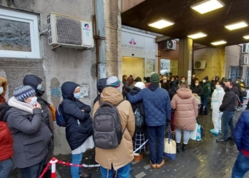 Trudnice na minusu čekale ispred Narodnog fronta