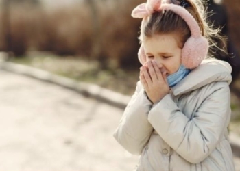 Bol u grlu kod dece – kako najbrže i najbolje pomoći