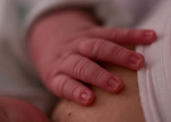 Da li je mleko zaražene majke bezbedno za bebu