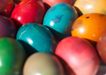 5 najlepših prirodnih boja – Ofarbajte jaja bez trunke hemije, brzo i lako