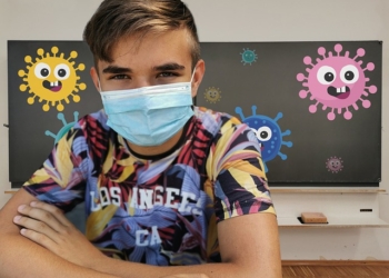 U školama organizovati testiranje na kovid, kako bi se izbeglo vraćanje na onlajn nastavu