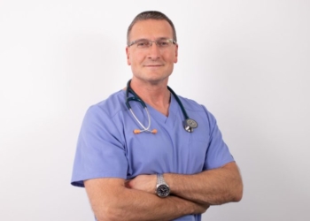 Dr Vukomanović: Kako razlikovati alergiju na ambroziju od blage forme kovida 19