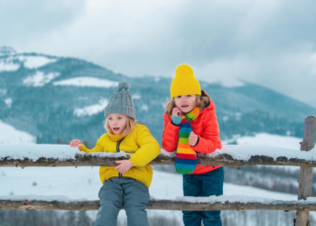Ovako se  pravilno deca izvode na hladnoću da se ne razbole!