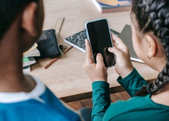 Kako mobilni telefon utiče na pisanje domaćih zadataka i učenje
