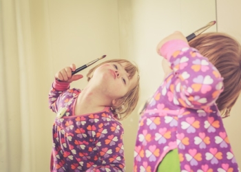 „Vaša su deca, farbajte ih, lepite im trepavice… ja to neću da radim!“: Kozmetičarka poručila roditeljima da ne zakazuje tretmane za devojčice od 11 godina