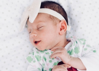 Ilustracije koje će vas nasmejati: Spavanje sa bebom u krevetu