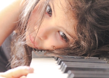 Čupanje dlačica kod dece (trihotilomanija)